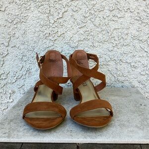 New in box brown suede strappy peep toe sandal shoe with 2 inch heel size 8